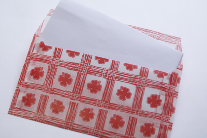 【メーカー廃番】ワックスペーパーの封筒 クローバー（赤）の商品写真