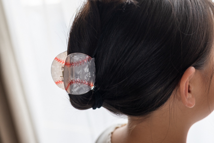 野球ボールのヘアクリップの商品写真