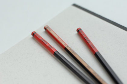 【メーカー廃番】トンボ 黒赤鉛筆 木物語HBの商品写真