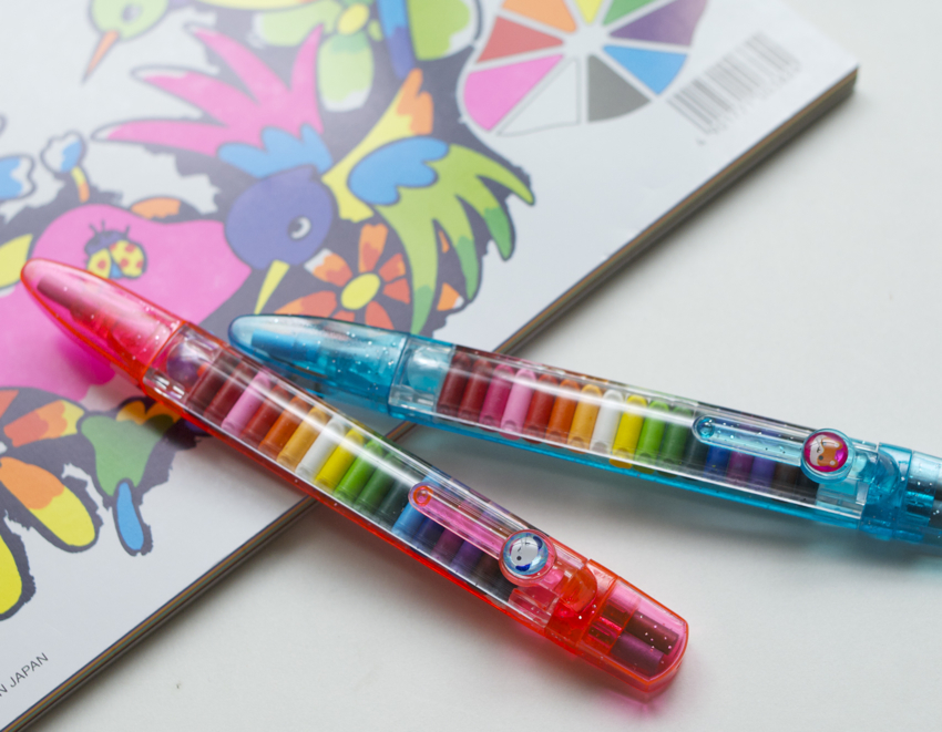 色鉛筆と色ペン