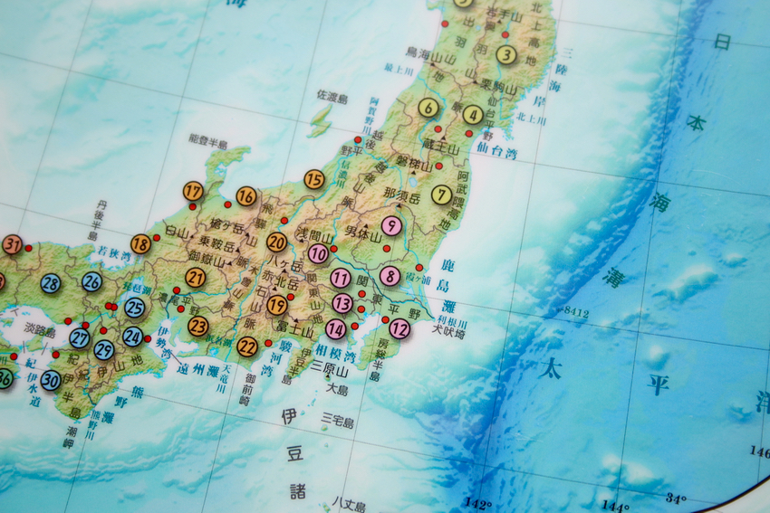 日本の地図と建造物や特産品 偉人などの資料が入ったオシャレなデザイン 日本地図下敷きa4サイズ 新品 日本地図 下敷き 名産 Vrm Mx
