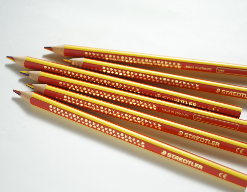 収録タイトル 色鉛筆 ３色（赤・青・黄） ステッドラー ジャンボ 油性