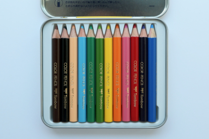 トンボ鉛筆　ミニ色鉛筆 12NQ　削り器付きパックの商品写真