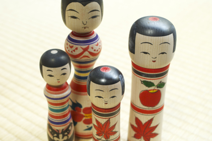 【メーカー廃番】【期間限定】阿部市五郎工人 6寸5分カラフル着物こけしの商品写真